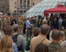 На Майдані Незалежності попрощалися з волонтером Андрієм Галущенком (фото)