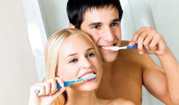 Почему не следует игнорировать вечернюю чистку зубов