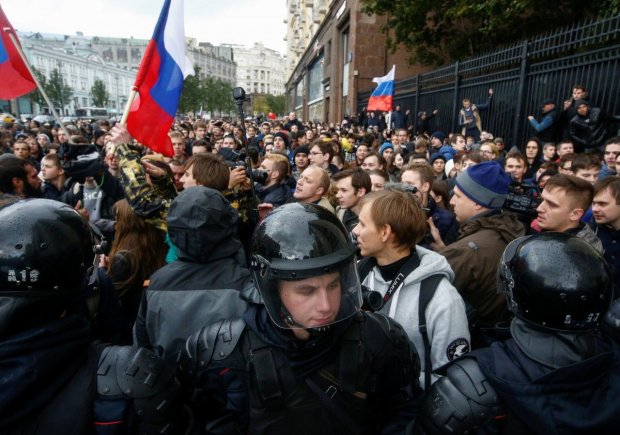 Масові протести в Росії: цербери Путіна почали криваву виставу, жорстке відео