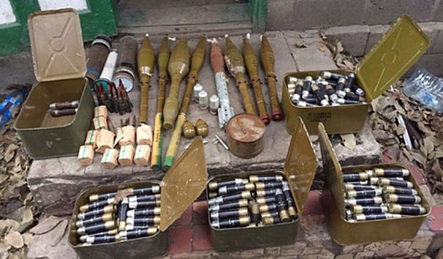 Арсенал боєприпасів знайшли у приватному будинку в Мар’їнці (фото)