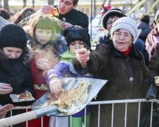 Роздача "картоплі" в Росії