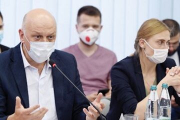 З таємною VIP-вакцинацією пов'язаний радник голови ОП Пасічник – ЗМІ