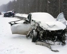 Страшна ДТП: автомобіль з дітьми вилетів на зустрічну смугу
