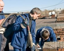 В Харькове в канализационном колодце нашли четыре трупа