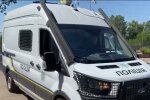 На Львівщині затримали неадекватів, які влаштували "дикий Захід" на АЗС - в одній руці пляшка, в іншій - пістолет