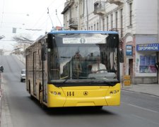 "Н***й в свою Гренландію-Шотландію": харківський тролейбус на хвилину став оплотом "русского мира" в Україні, і це пекло потрапив на відео