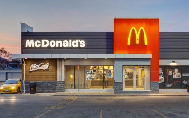 McDonald's 18+: скандал с душком Вайнштейна затронул популярный ресторан