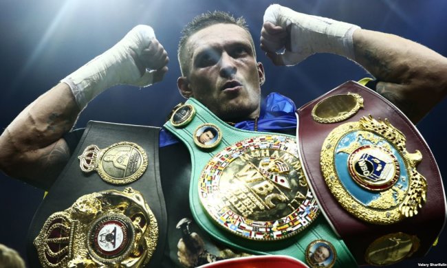 Усик перед боєм Ломаченка почав з'ясовувати стосунки з зірковим боксером