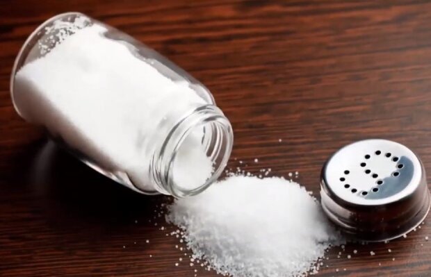 Нівечить не тільки вас, але й нащадків: вчені визначили, як впливає вживання солі