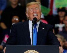 Американец развернул кое-что на выступлении Трампа