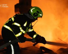 Наслідки нічної атаки на Київ: пошкоджено дитячу лікарню та склад