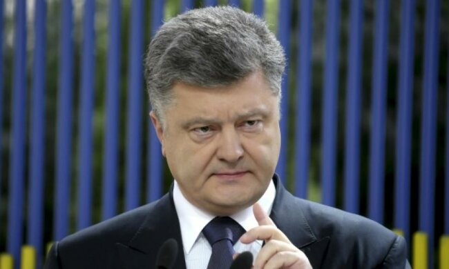 Вступать ли Украине в НАТО - решит референдум - Порошенко