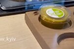 Таракан на прилавке, кадр из видео