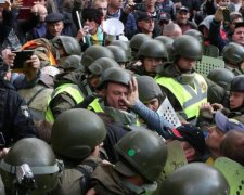 Копы против активистов: кто победил в драке под Кабмином