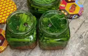 Чесночные стрелки, консервация, кадр из видео