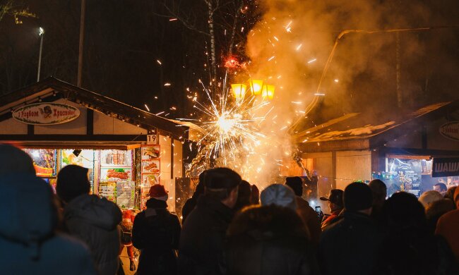 Новогодний фейерверк, фото: vezha.vn.ua