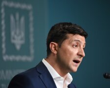 Зеленский в образе Лукашенко устроил полный разнос в Украине: почему президент "отрывает головы" чиновникам