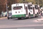 В Киеве "голая" водитель троллейбуса набросилась с кулаками на пассажира – "Имею право!"