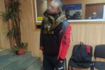 Киевлянин прогулялся со змеями на шее, фото: Национальная полиция Киевской области