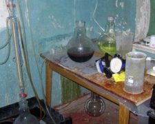 У Маріуполі ліквідували підпільну нарколабораторію (фото)