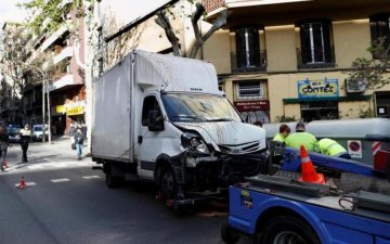 Грузовик протаранил толпу в Барселоне, много пострадавших