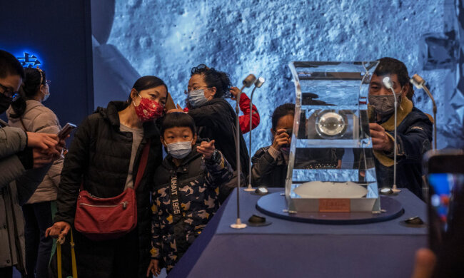 На Луну хотят запустить 6 миллионов живых организмов: отправят и закопают под поверхность