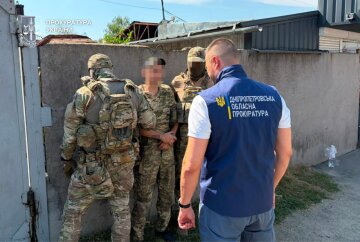 Затримання шахрая у Дніпрі за фіктивні посвідчення УБД