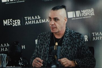 Мама Линдеманна: Тилль из Rammstein впервые показал самого родного человека, главный скандалист мира никогда не был таким милым