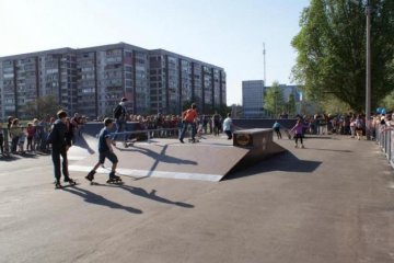 Била по лицу и почкам: в Киеве неадекватная пенсионерка расправилась с ребенком