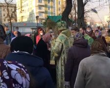 Верующим законы не писаны - украинцы с прутиками атаковали церкви на Вербное воскресенье