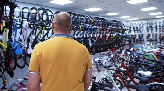 Слідом за рестораном-храмом, бізнесмен з Києва запрошує помолитися в велосипедний магазин