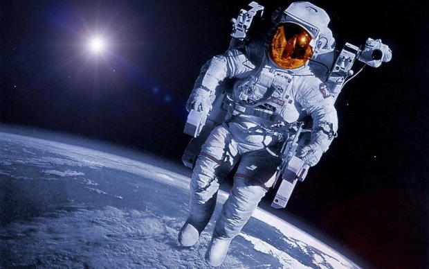 Космонавт NASA показал всему миру, как заново учится ходить: видео, от которого мурашки по коже