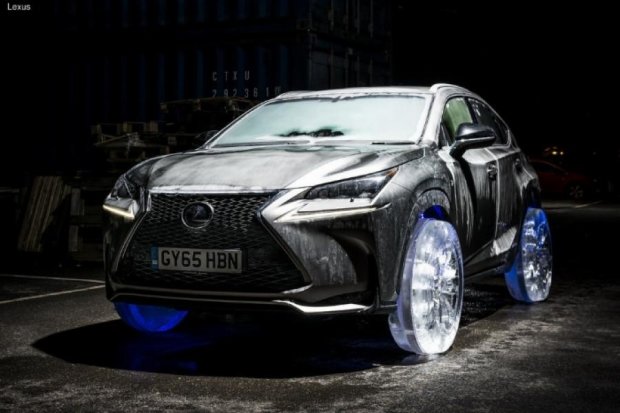 Lexus "взули" в колеса з льоду (відео)