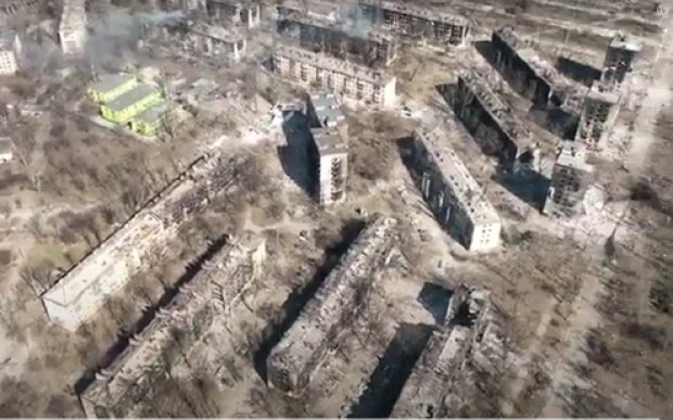 Мариуполь после обстрелов россиянами. Фото: скрин youtube