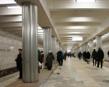 Жінка з відрізаною головою дитини кричала "Аллах Акбар" в метро