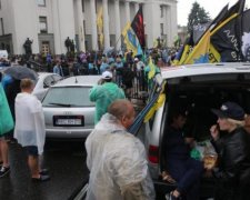 Страшный инцидент на митинге едва не стоил евробляхеру жизни