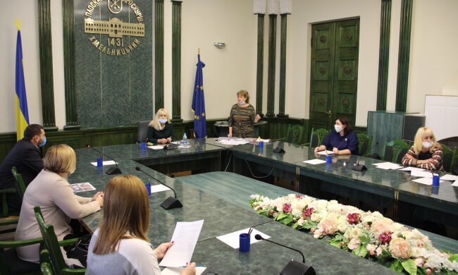 Засідання комісії / фото : ХМР