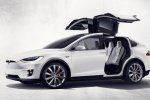 Tesla заставила авто танцевать под рождественскую музыку (видео)