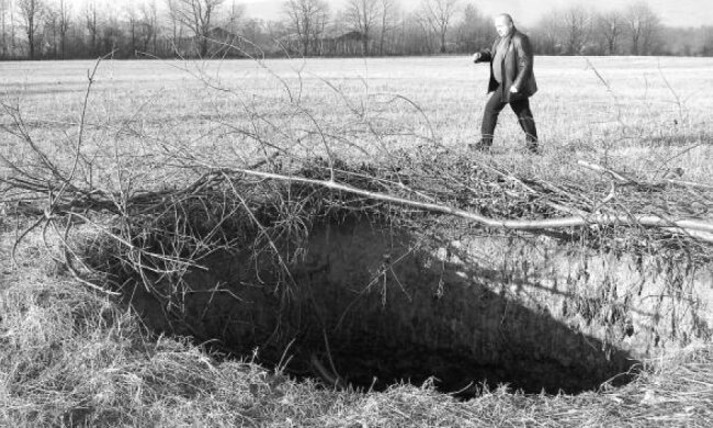 На Закарпатті село провалюється під землю (відео)