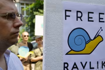 Активісти вимагають у Авакова звільнити «равликів»