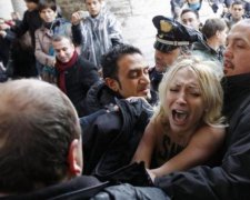 Перепутала адрес: активистка Femen попала в громкий скандал
