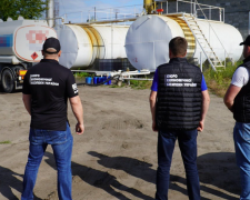 нефтебаза сбывала украинцам "левое" топливо / Бюро экономической безопасности