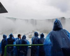 Туристам удалось заснять НЛО у Ниагарского водопада