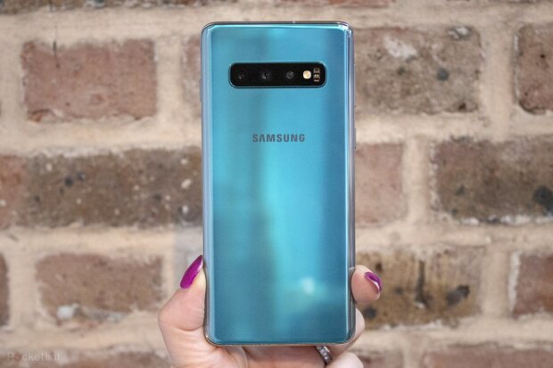 Samsung Galaxy S10 можна розблокувати будь-яким відбитком пальця: компанія влипла в скандал століття