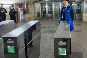Турникеты, метро, кадр из видео