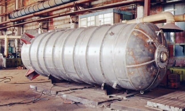 Не помітили: під носом штабу АТО гнали "палений" спирт 