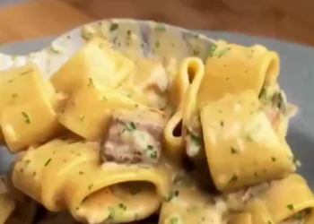 Стейк-паста, кадр з відео