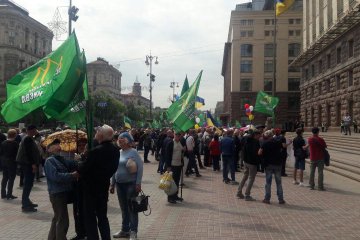 "Вбивають бізнес": сотні підприємців благають Зеленського про допомогу