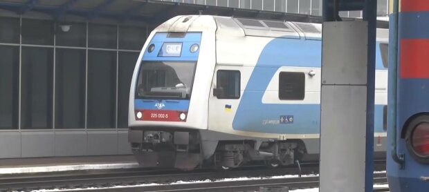 Поїзд, фото: скріншот з відео