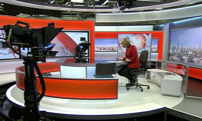 Курьез в прямом эфире: камеры свели с ума ведущего 